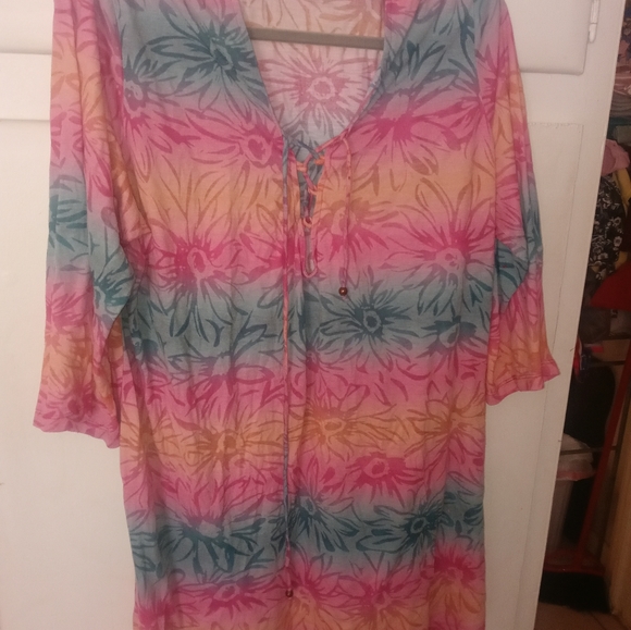 Vibrant women's top/beach cover up - Picture 4 of 4